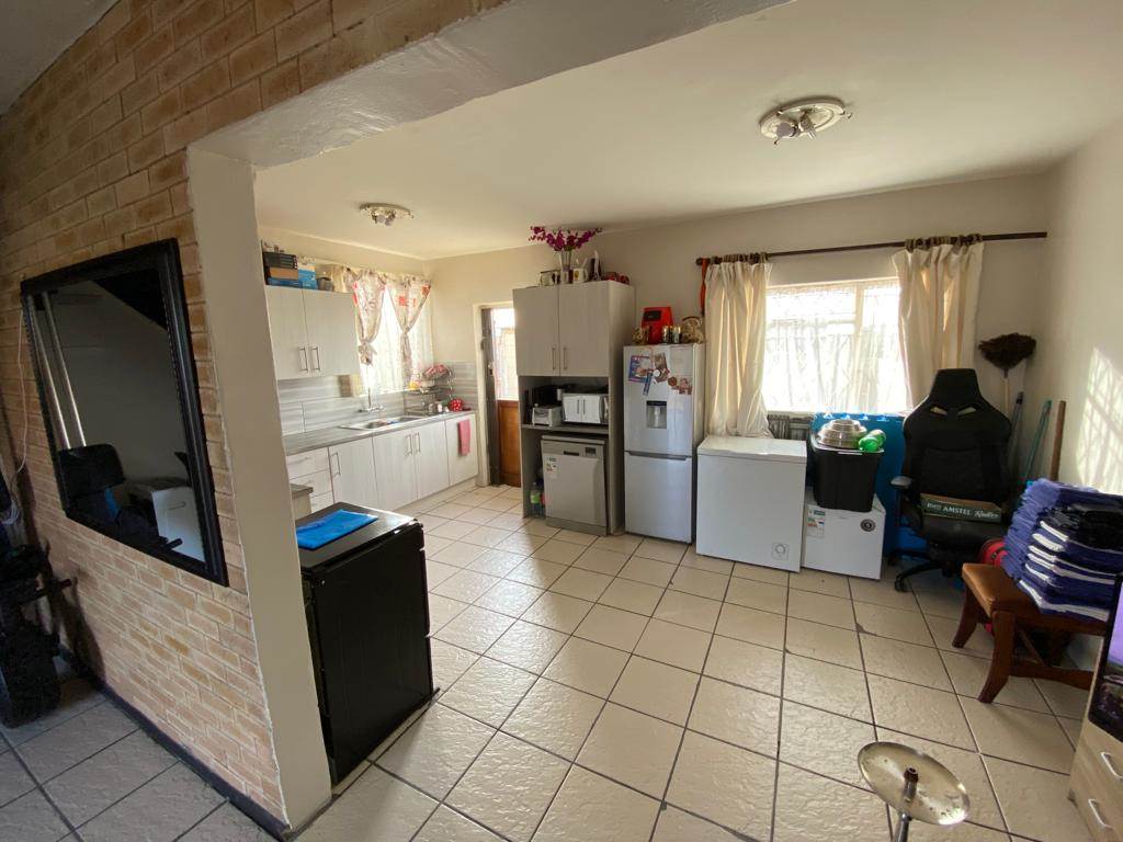 2 Bed House in Algoa Park photo number 3