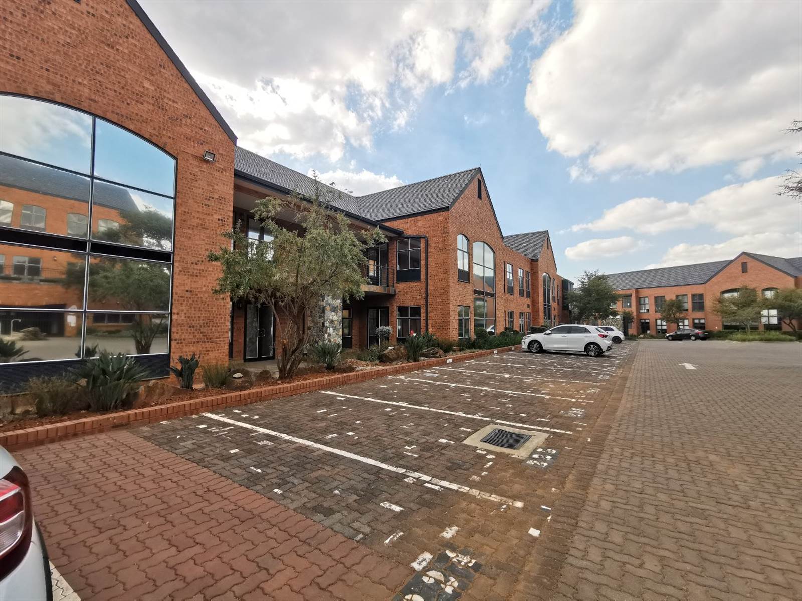 966  m² Office Space in Northcliff photo number 16