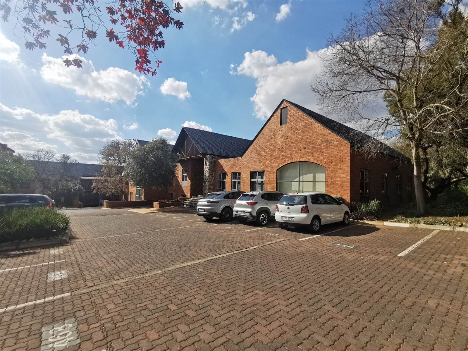 966  m² Office Space in Northcliff photo number 2