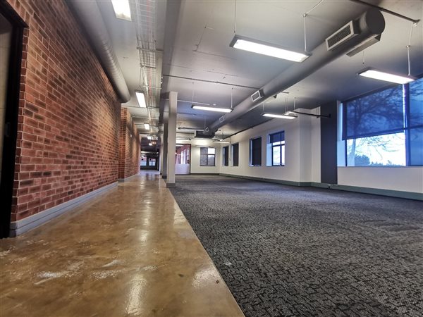 966  m² Office Space in Northcliff