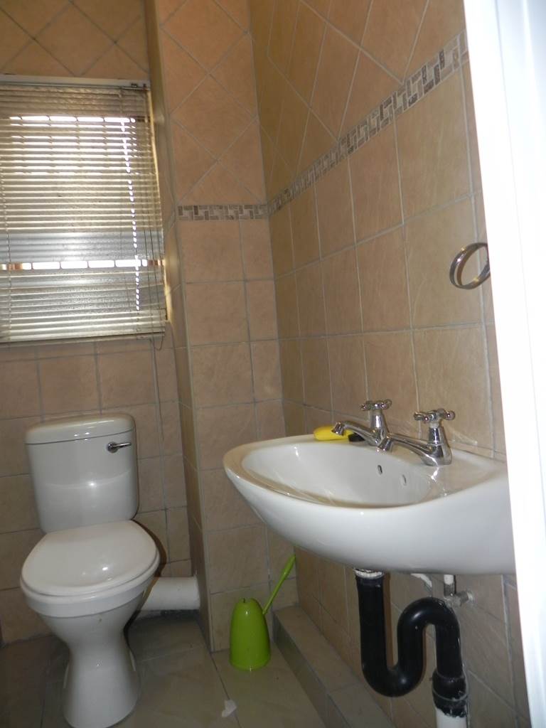 3 Bed Apartment in Southgate photo number 10