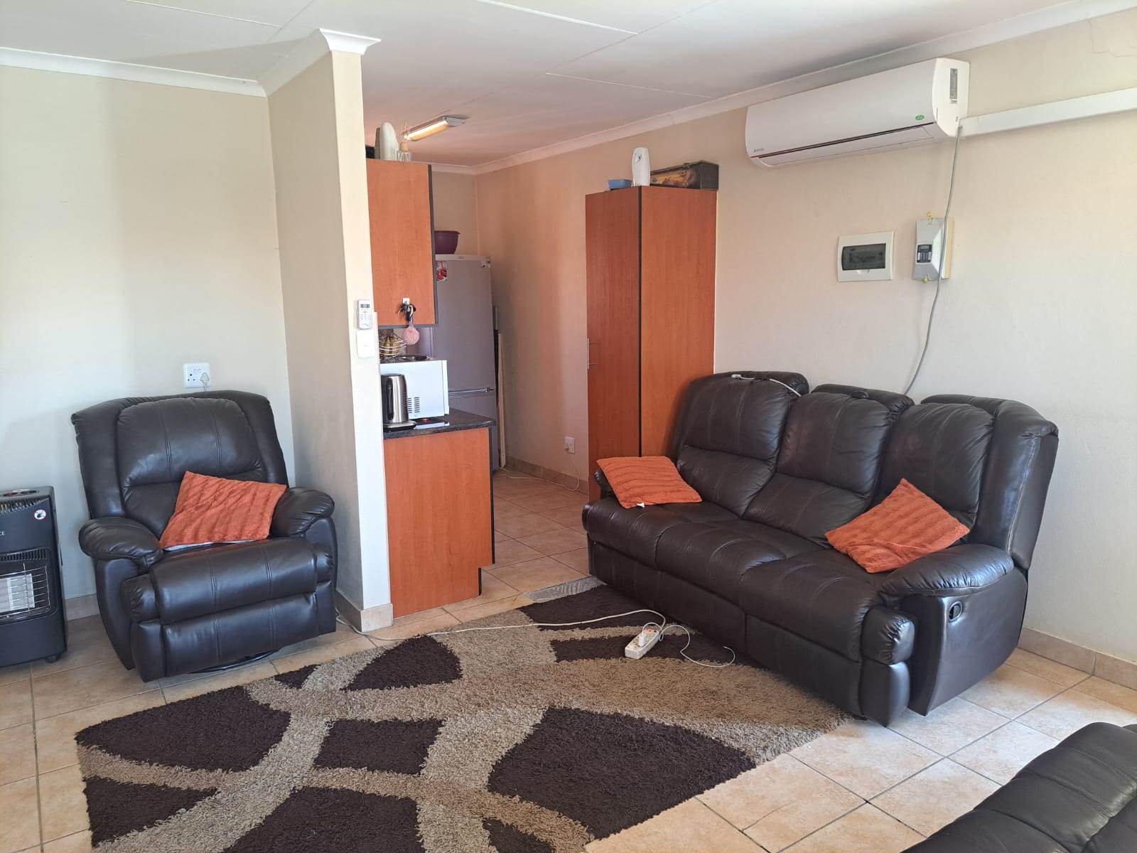 2 Bed House in Waterkloof East photo number 5