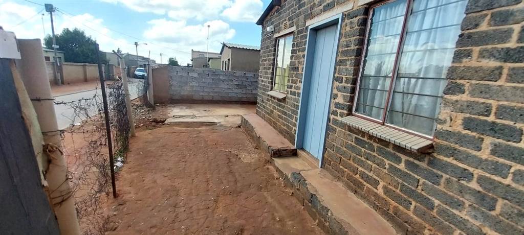 2 Bed House in Tembisa photo number 13