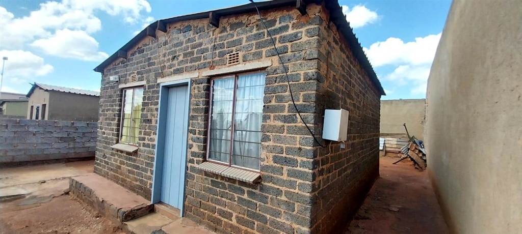 2 Bed House in Tembisa photo number 5