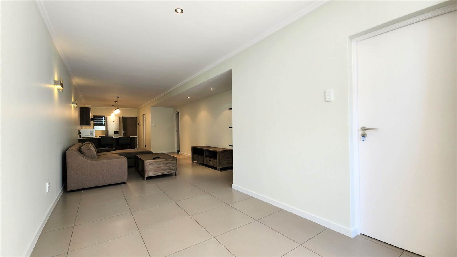 2 Bed Apartment in Craighall photo number 7