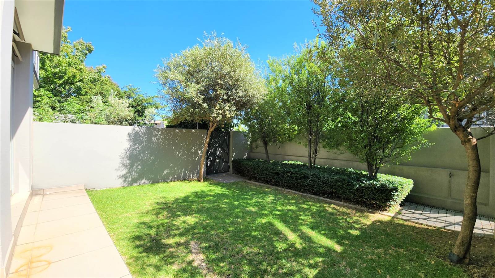 2 Bed Apartment in Craighall photo number 21