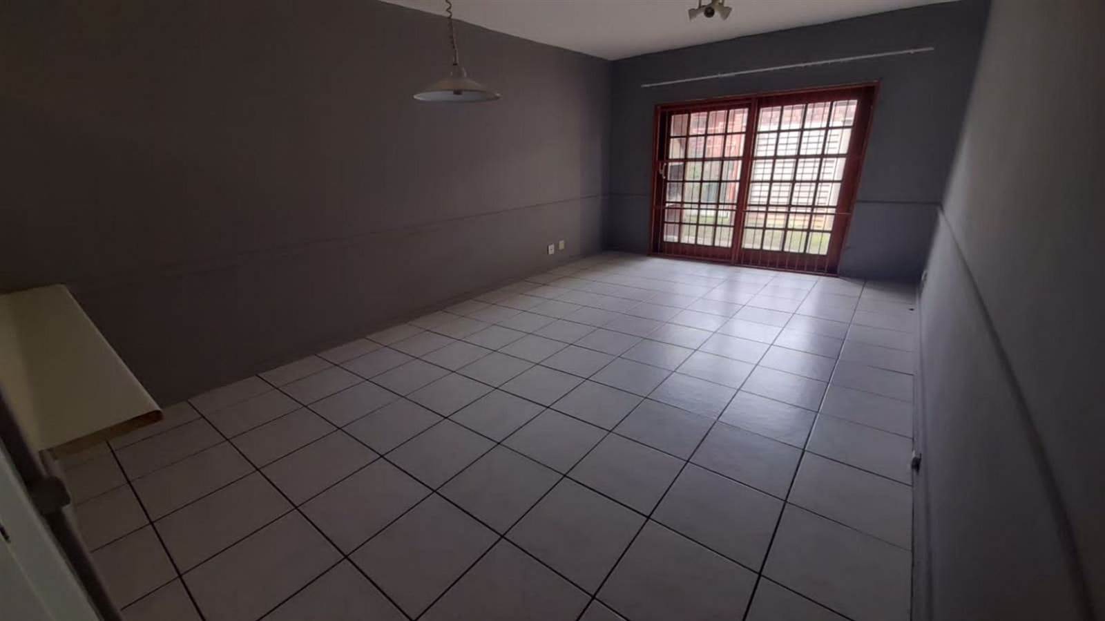 3 Bed Townhouse in Bloemfontein photo number 16