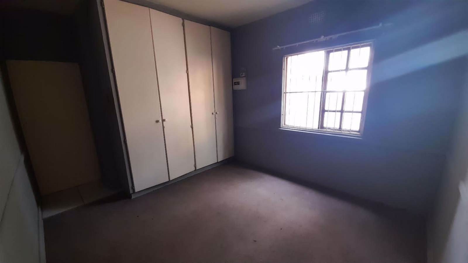 3 Bed Townhouse in Bloemfontein photo number 14