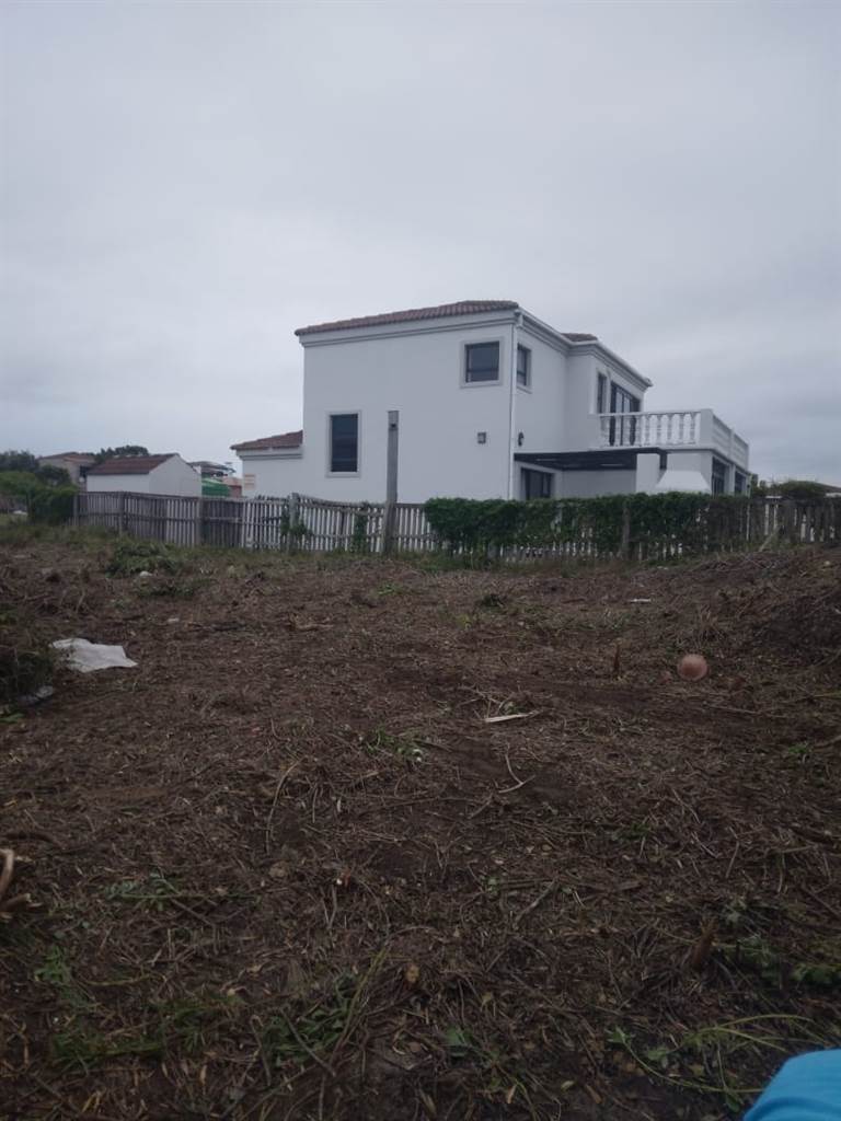 714 m² Land available in St Francis Bay photo number 1