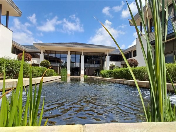 929  m² Commercial space in Illovo