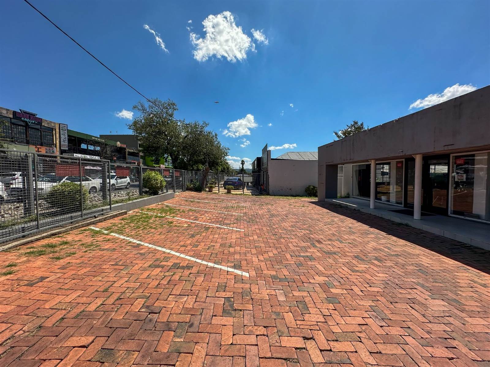 200  m² Commercial space in Greenside photo number 5