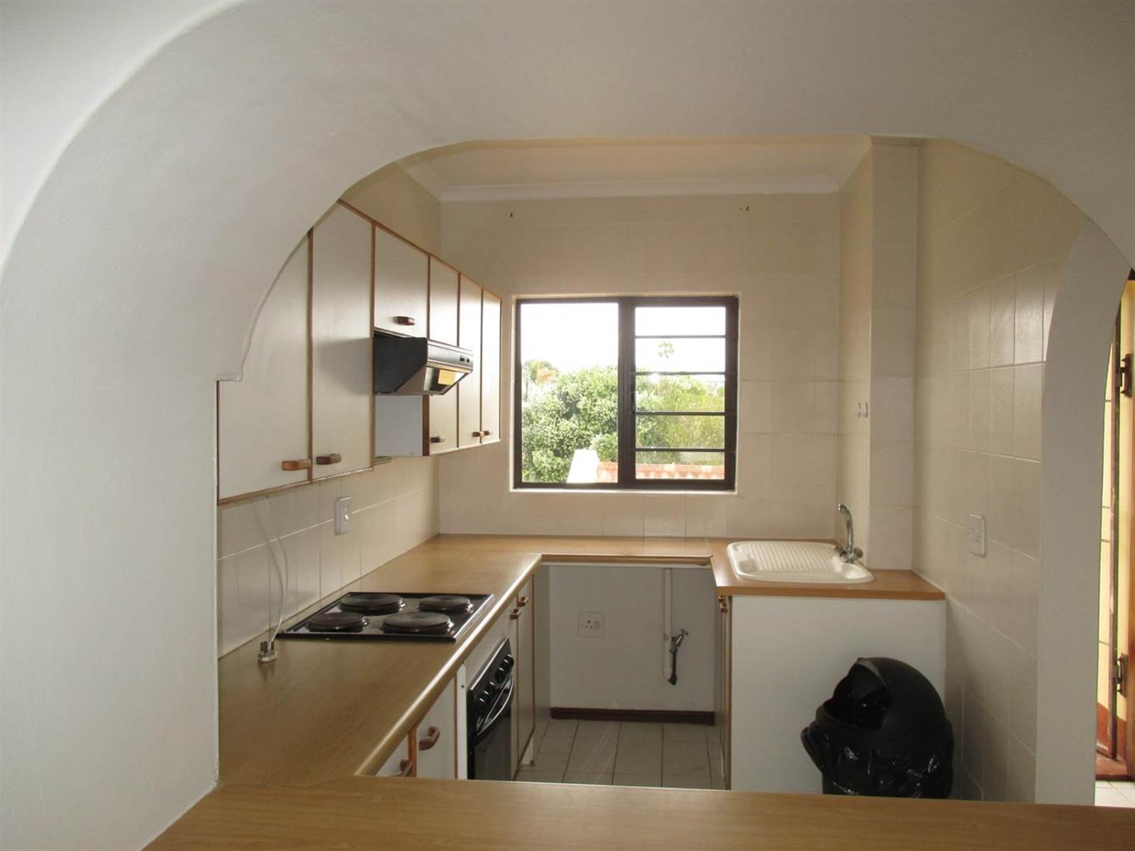 2 Bed Townhouse in Walmer photo number 4