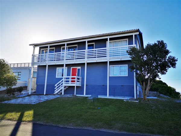 5 Bed House in Pearly Beach
