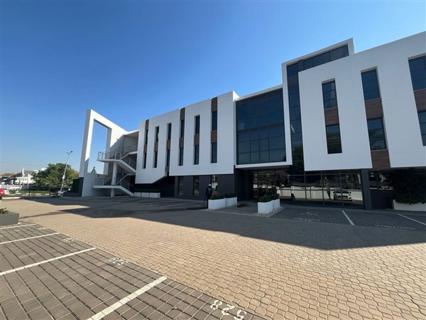 2 595  m² Commercial space