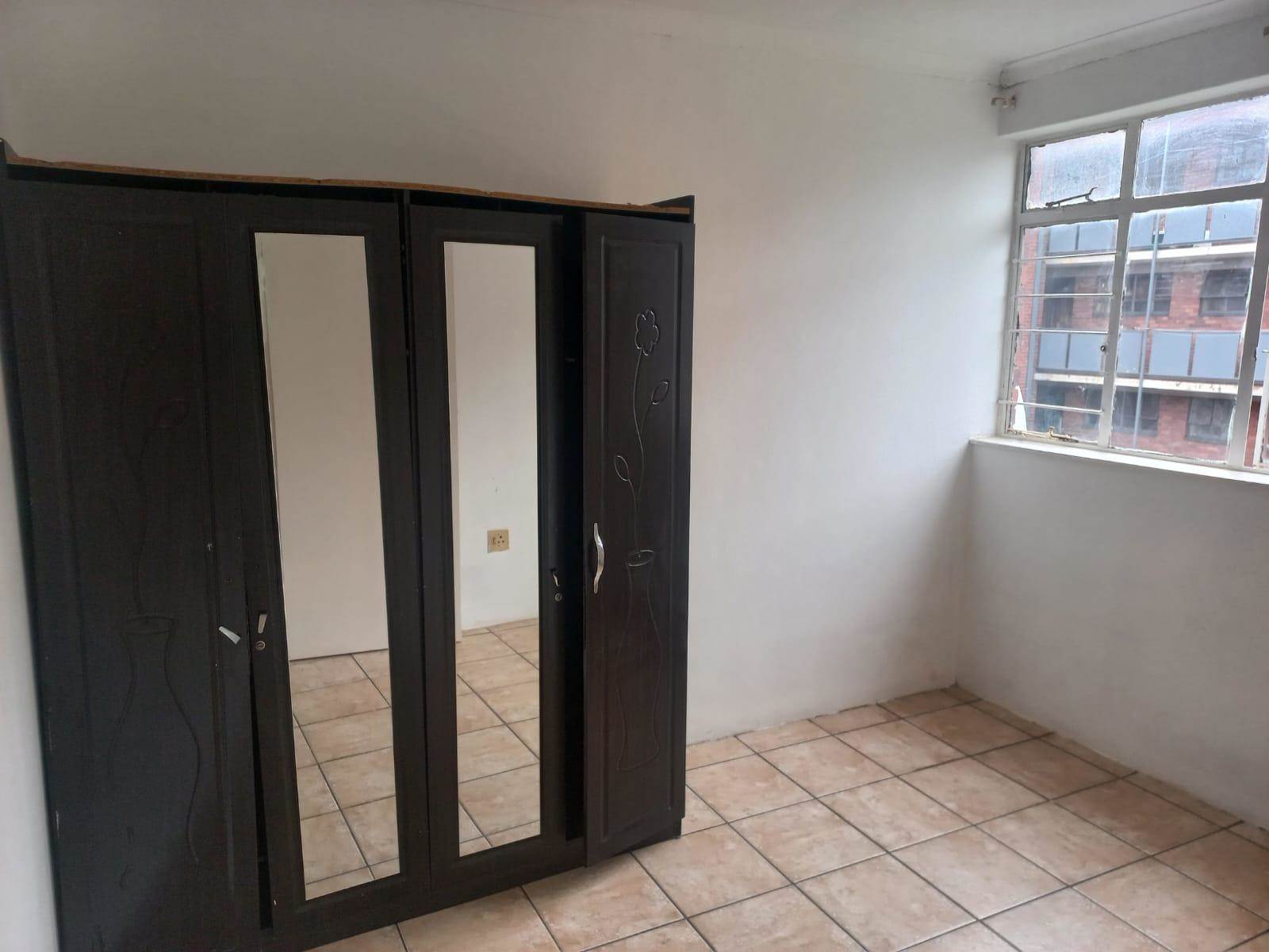 2 Bed Apartment in Laudium photo number 5