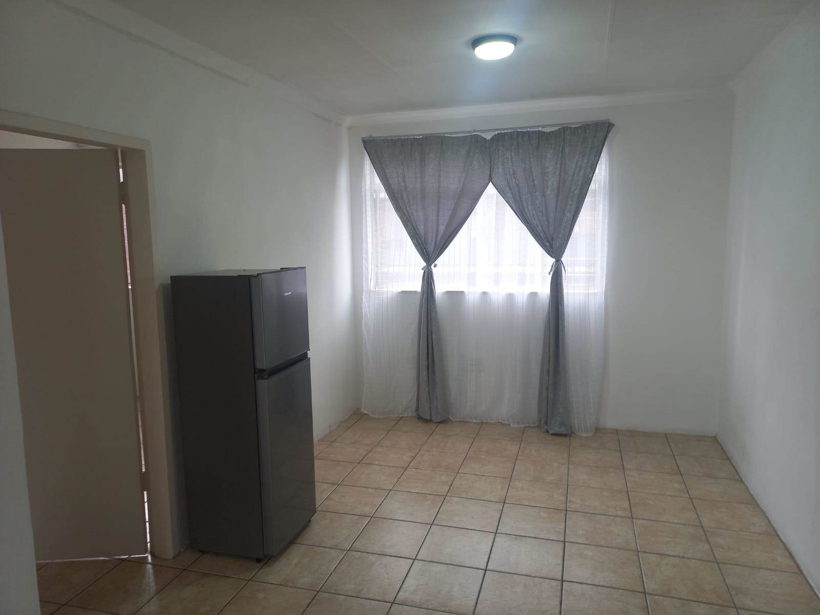 2 Bed Apartment in Laudium photo number 3