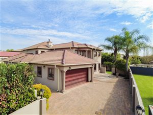 6 Bed House in Monavoni