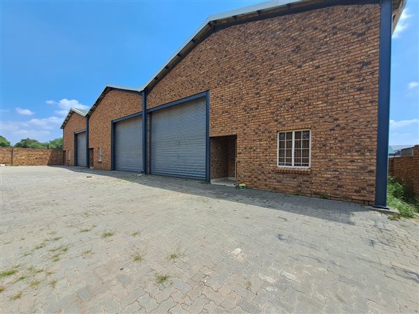 220 m² Industrial space 220 m² Industrial space