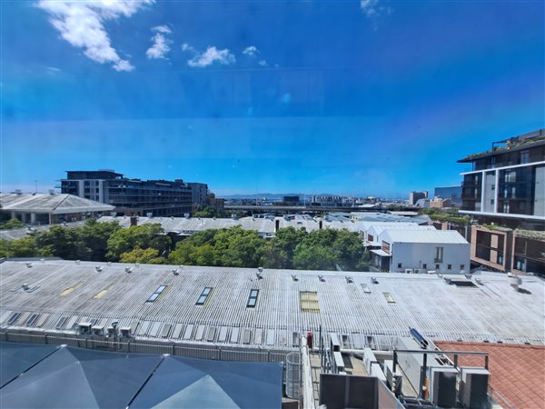 300  m² Commercial space in Green Point