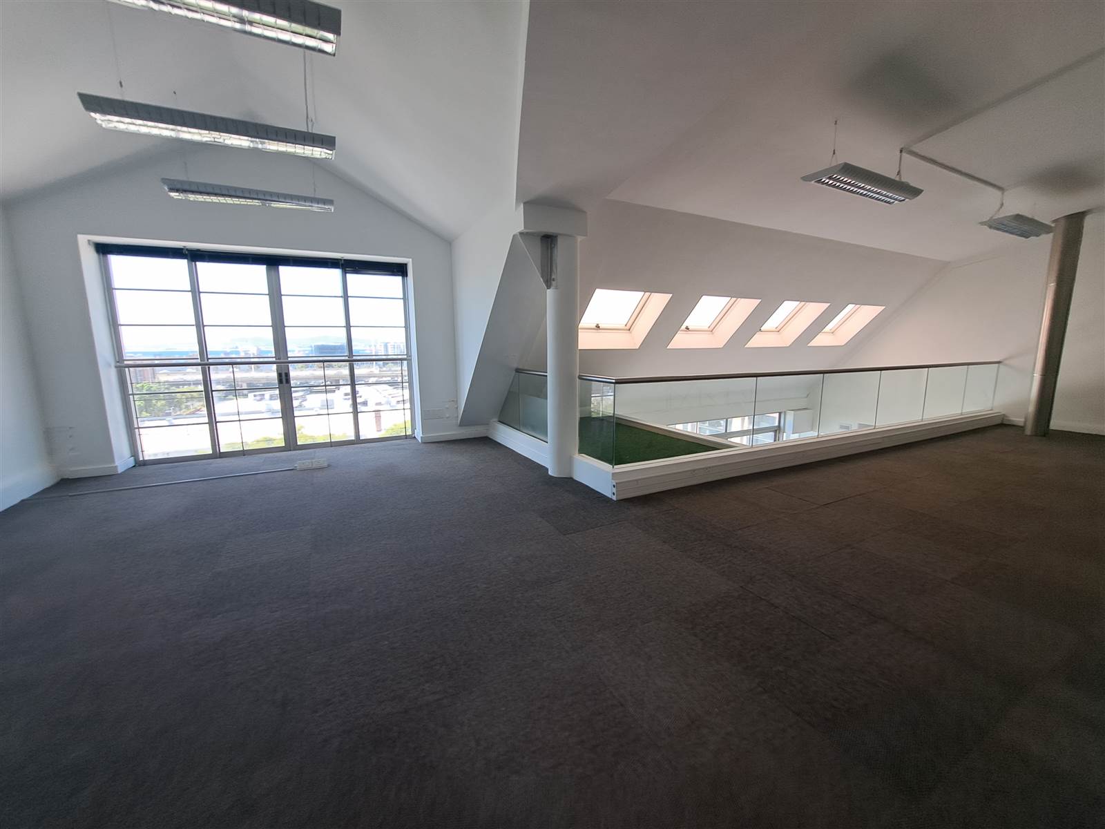 300  m² Commercial space in Green Point photo number 7