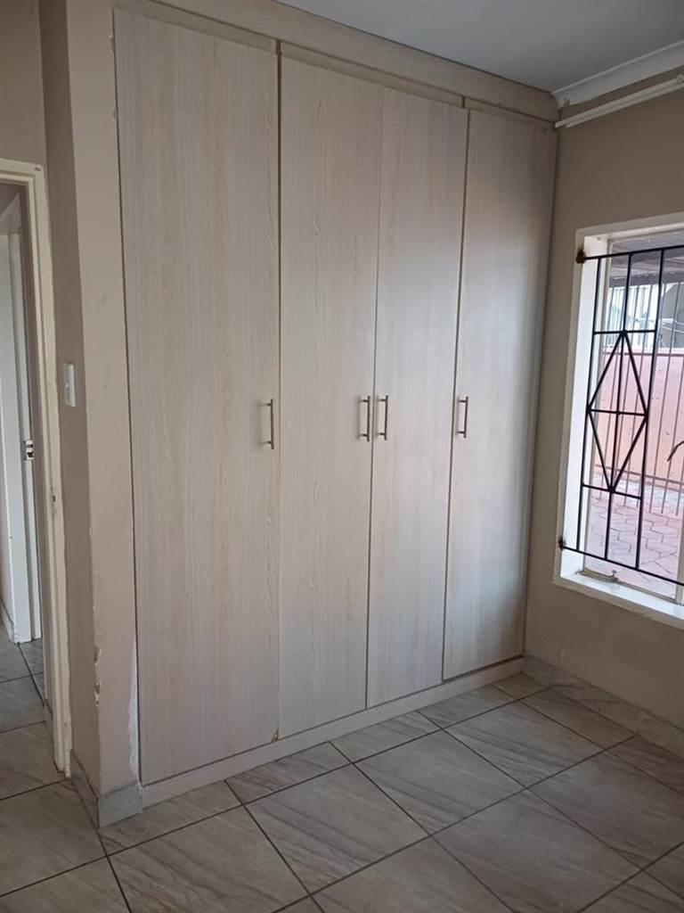 2 Bed House in Olievenhoutbosch photo number 6