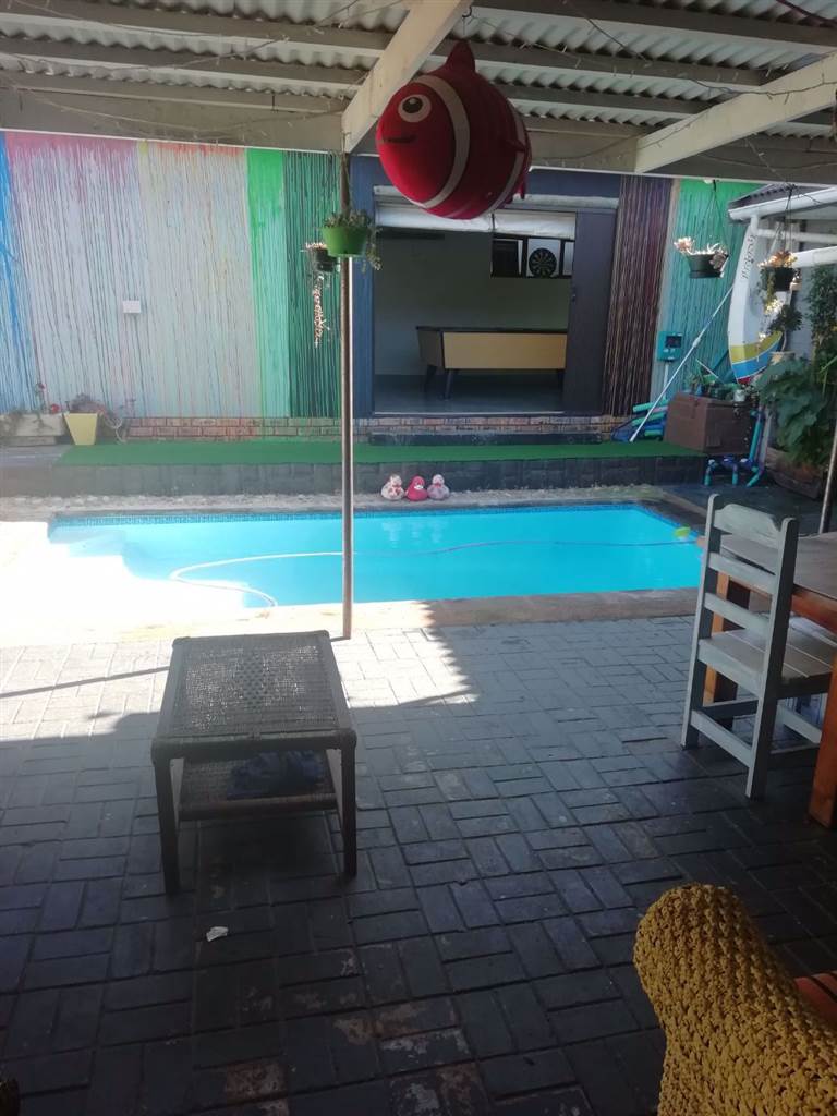 6 Bed House in Jeffreys Bay photo number 26
