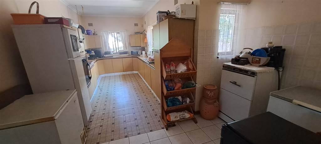 3 Bed House in Umtentweni photo number 27