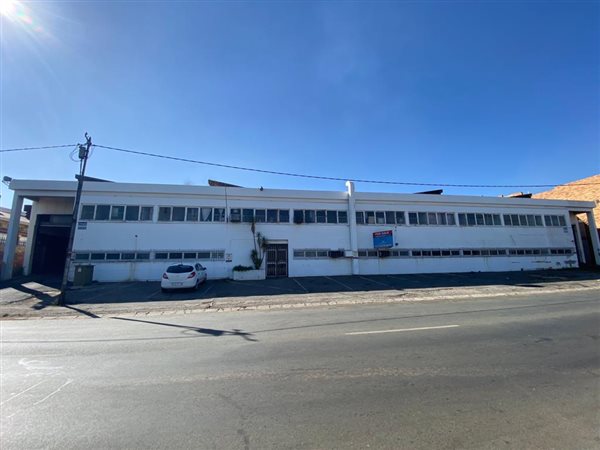 1 800  m² Industrial space