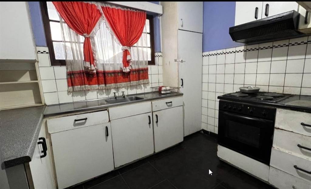 3 Bed Apartment in Parow photo number 9