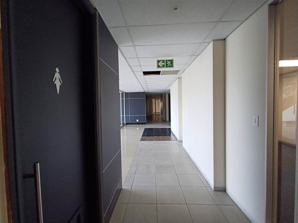 1609.3  m² Commercial space in Woodmead photo number 11