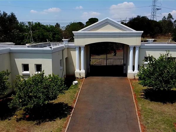 5 Bedroom House 5 Bedroom House