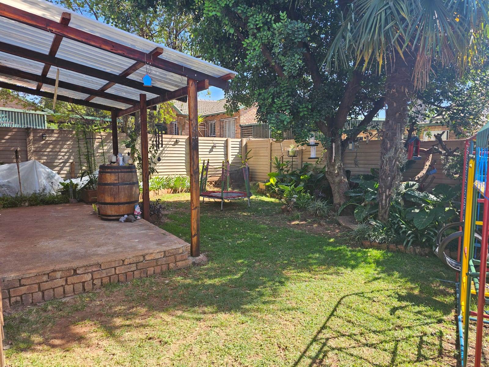 2 Bed Simplex in Highveld photo number 9