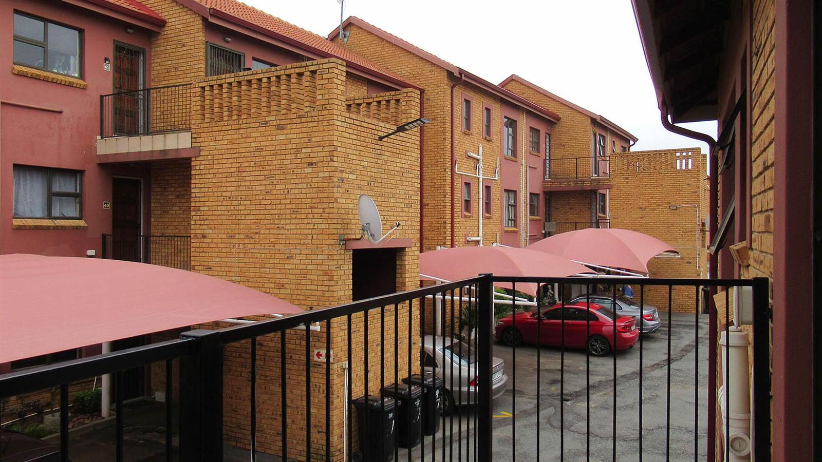 2 Bed Townhouse in Brackendowns photo number 13