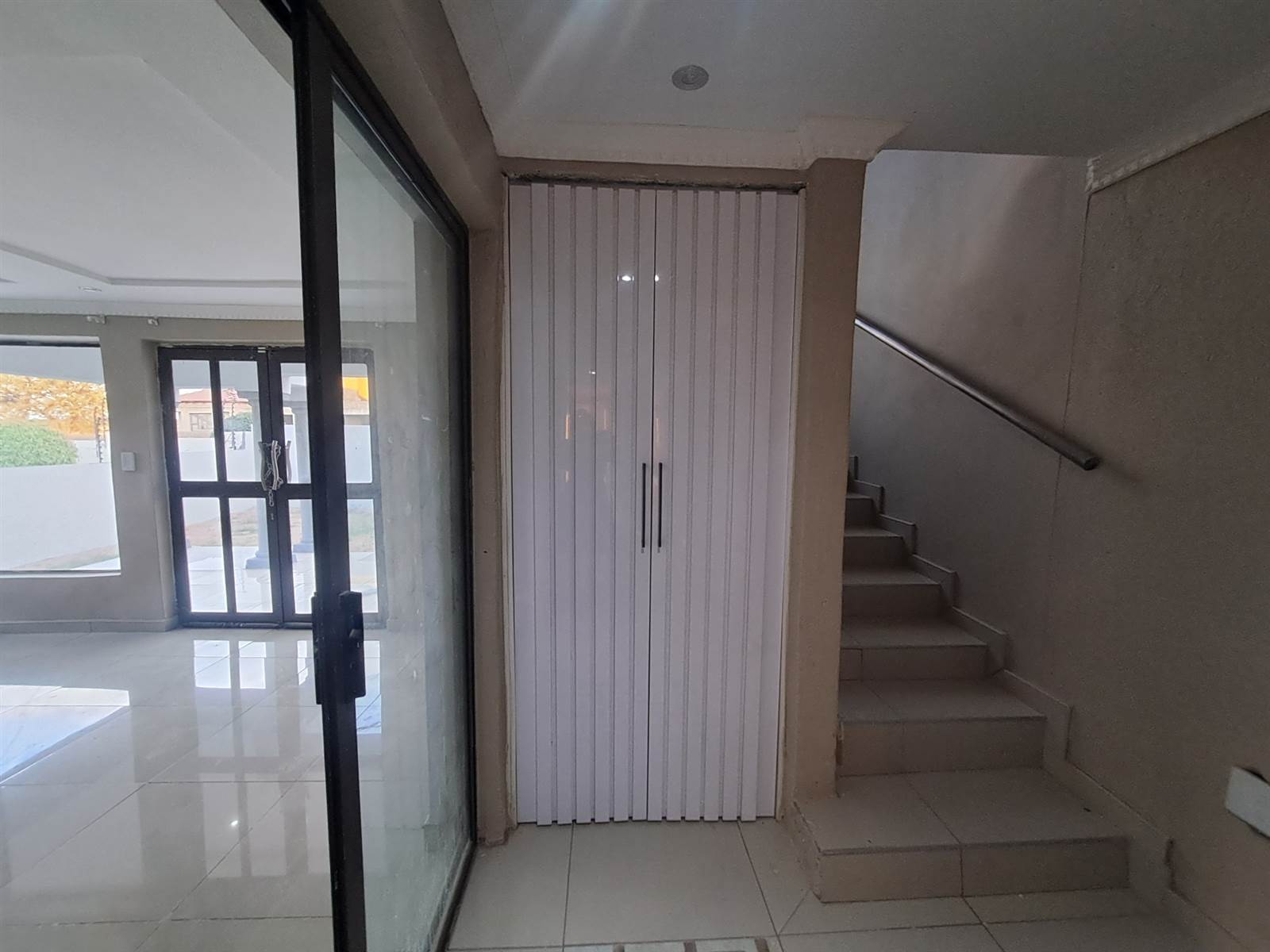 5 Bed House in Serala View photo number 11