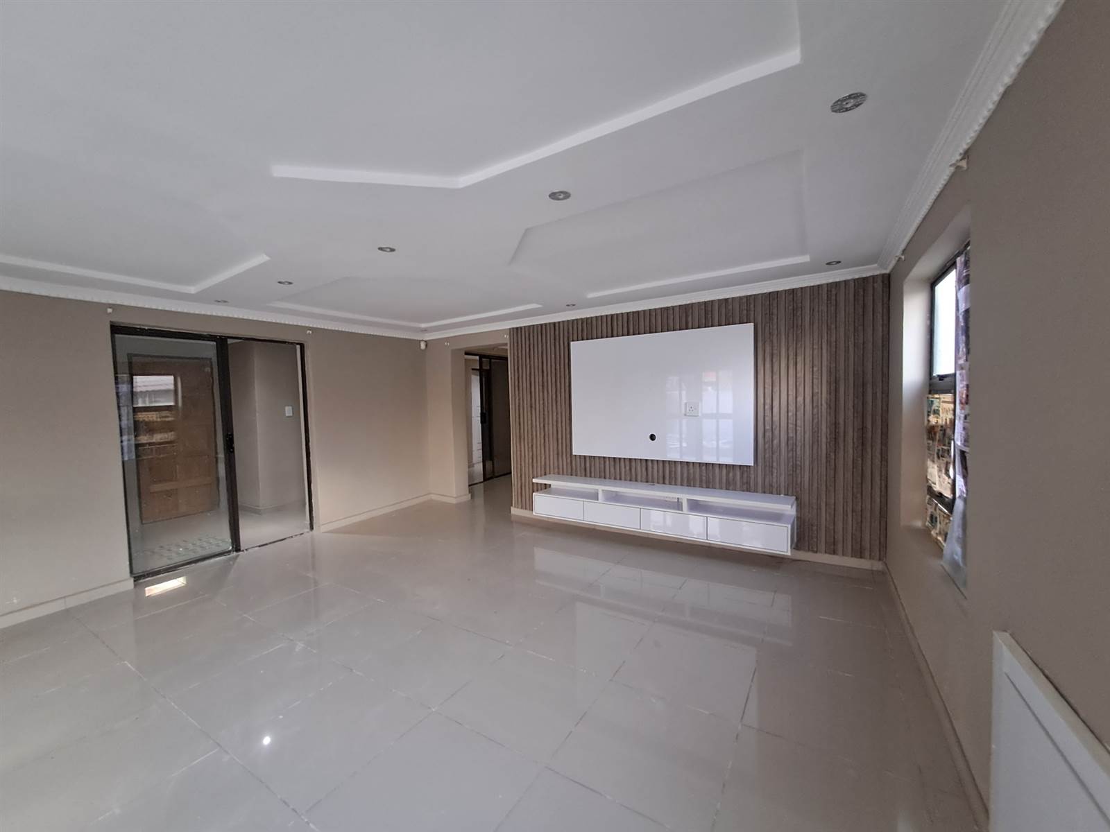5 Bed House in Serala View photo number 6