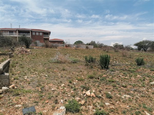 1 438 m² Land