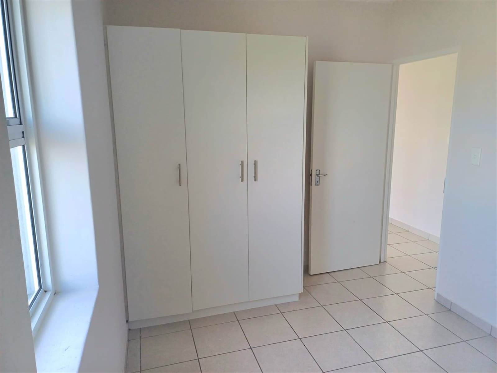 2 Bed Apartment in Bellville South photo number 5