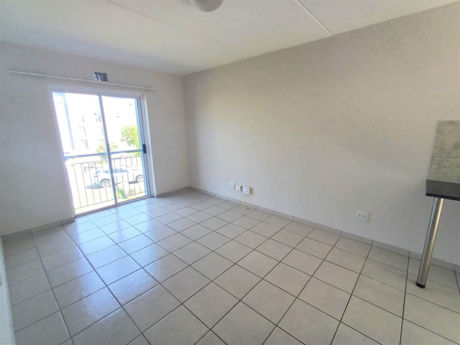 2 Bed Apartment in Bellville South photo number 4