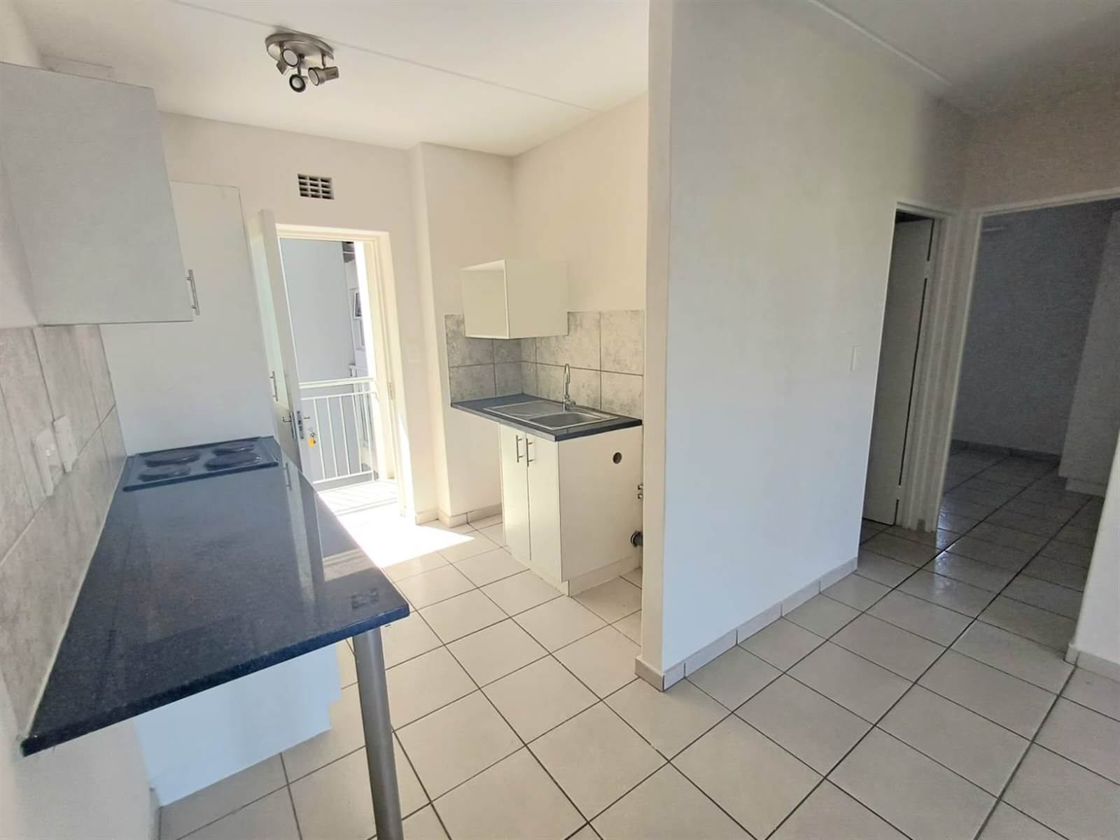 2 Bed Apartment in Bellville South photo number 2
