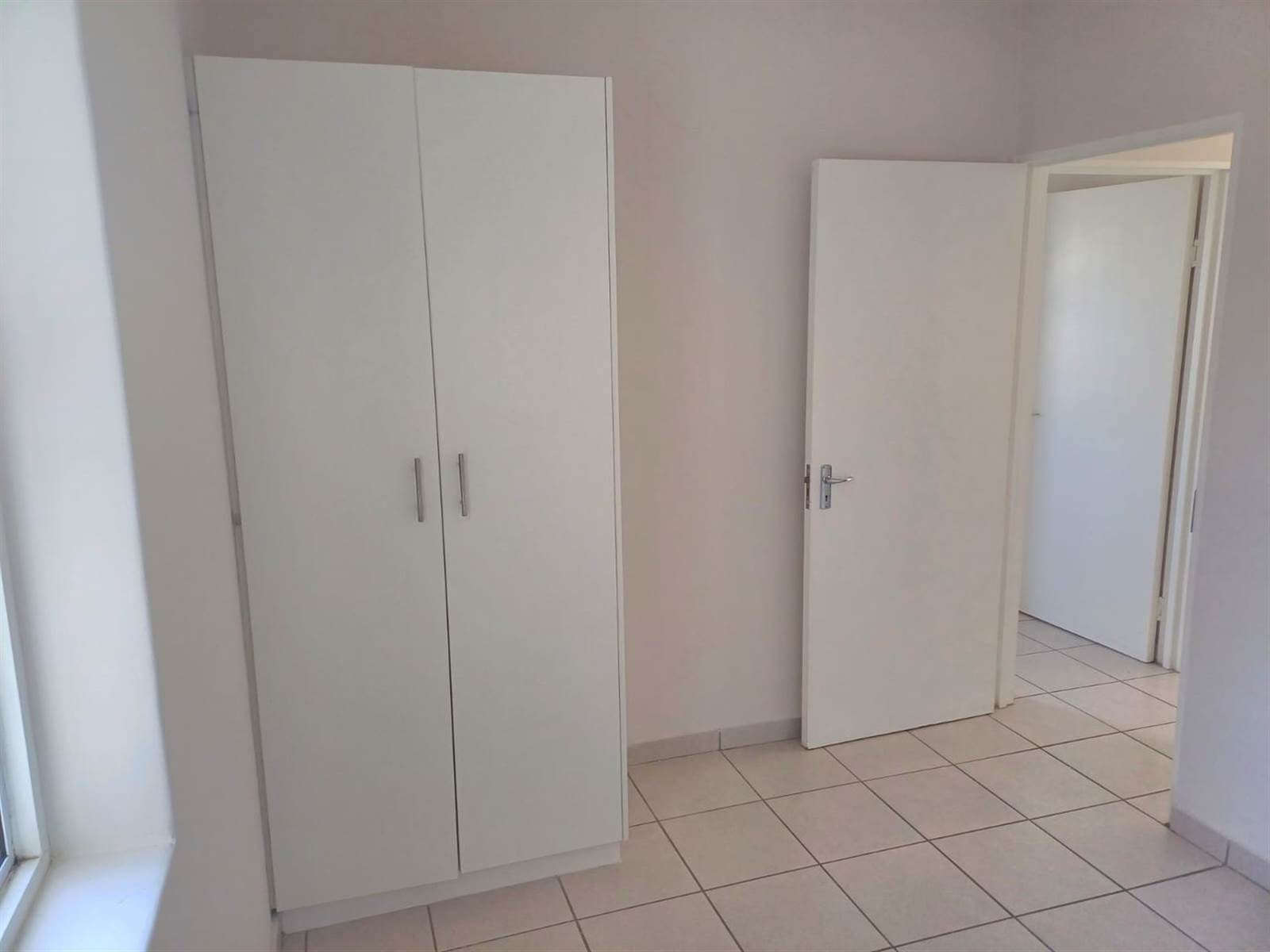 2 Bed Apartment in Bellville South photo number 7