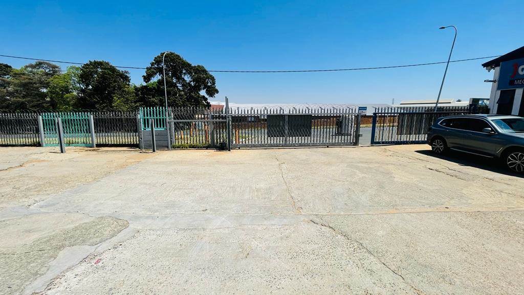 864  m² Industrial space in Roodepoort Central photo number 3