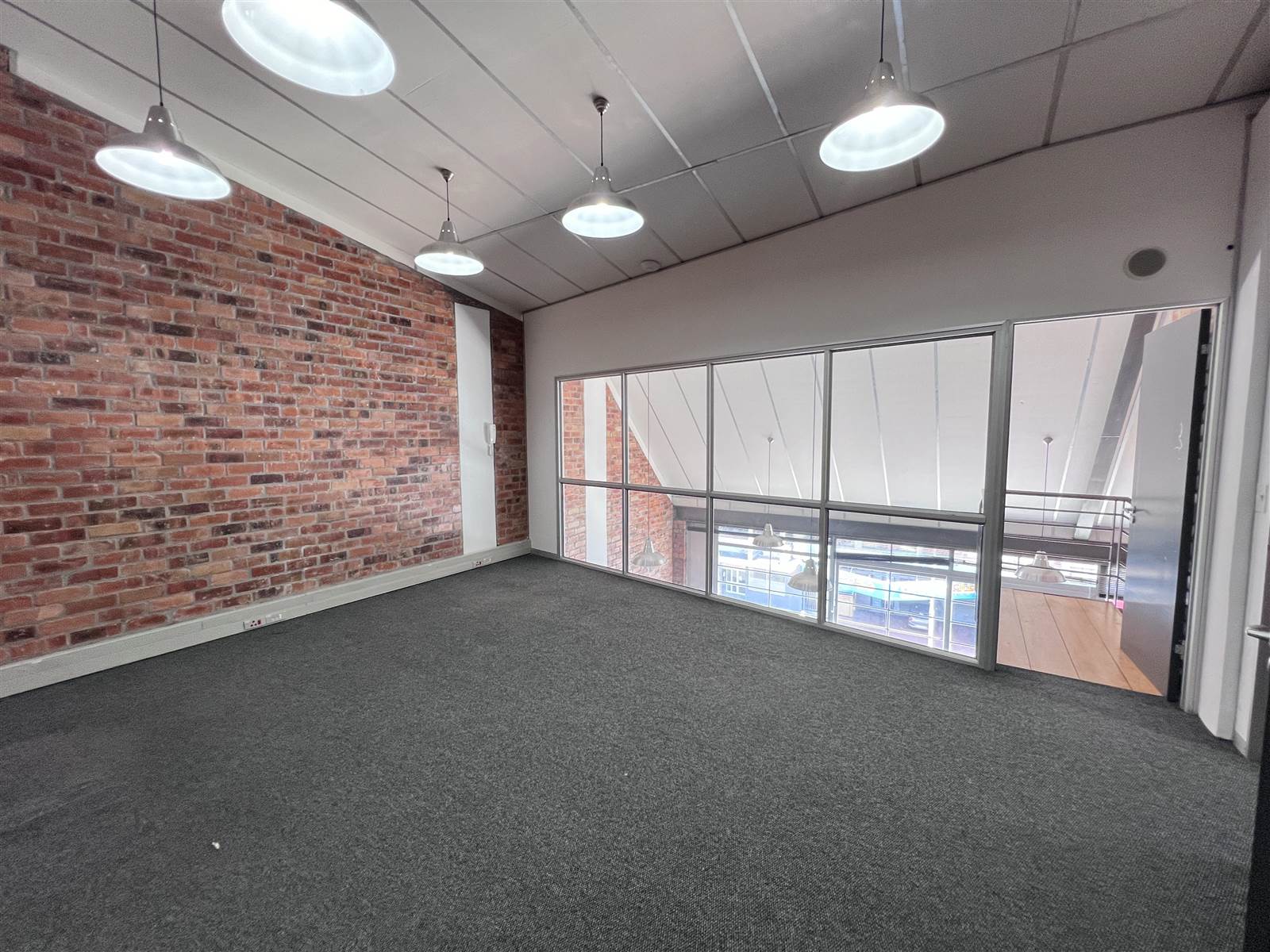 109  m² Commercial space in Green Point photo number 5