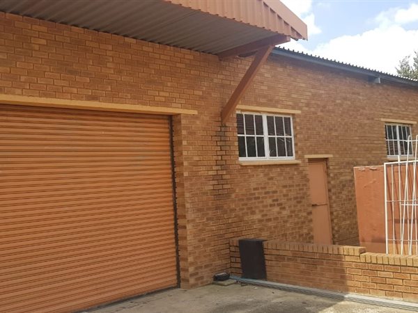 400  m² Office Space in Edendale