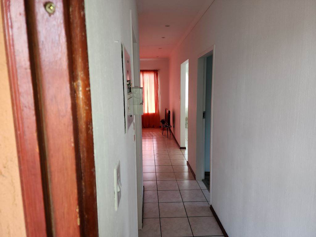 2 Bed House in Bezuidenhout Valley photo number 10