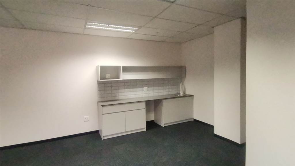 129  m² Commercial space in Parktown photo number 8