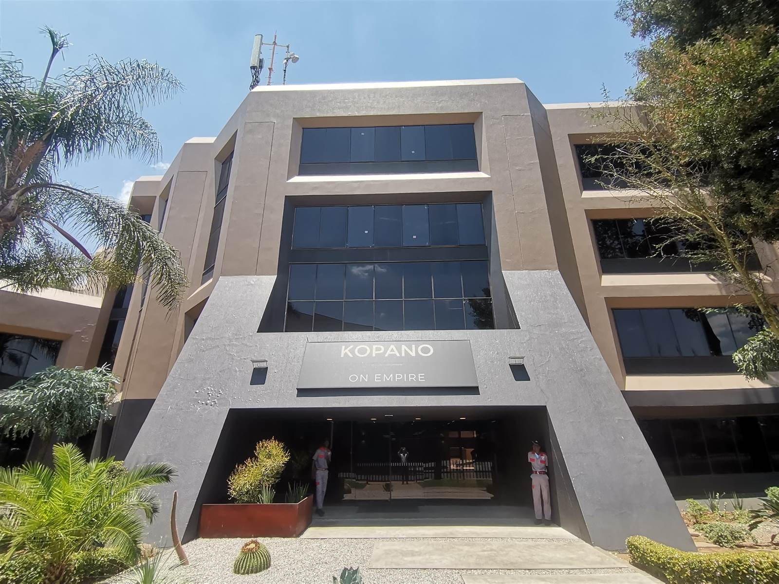129  m² Commercial space in Parktown photo number 1