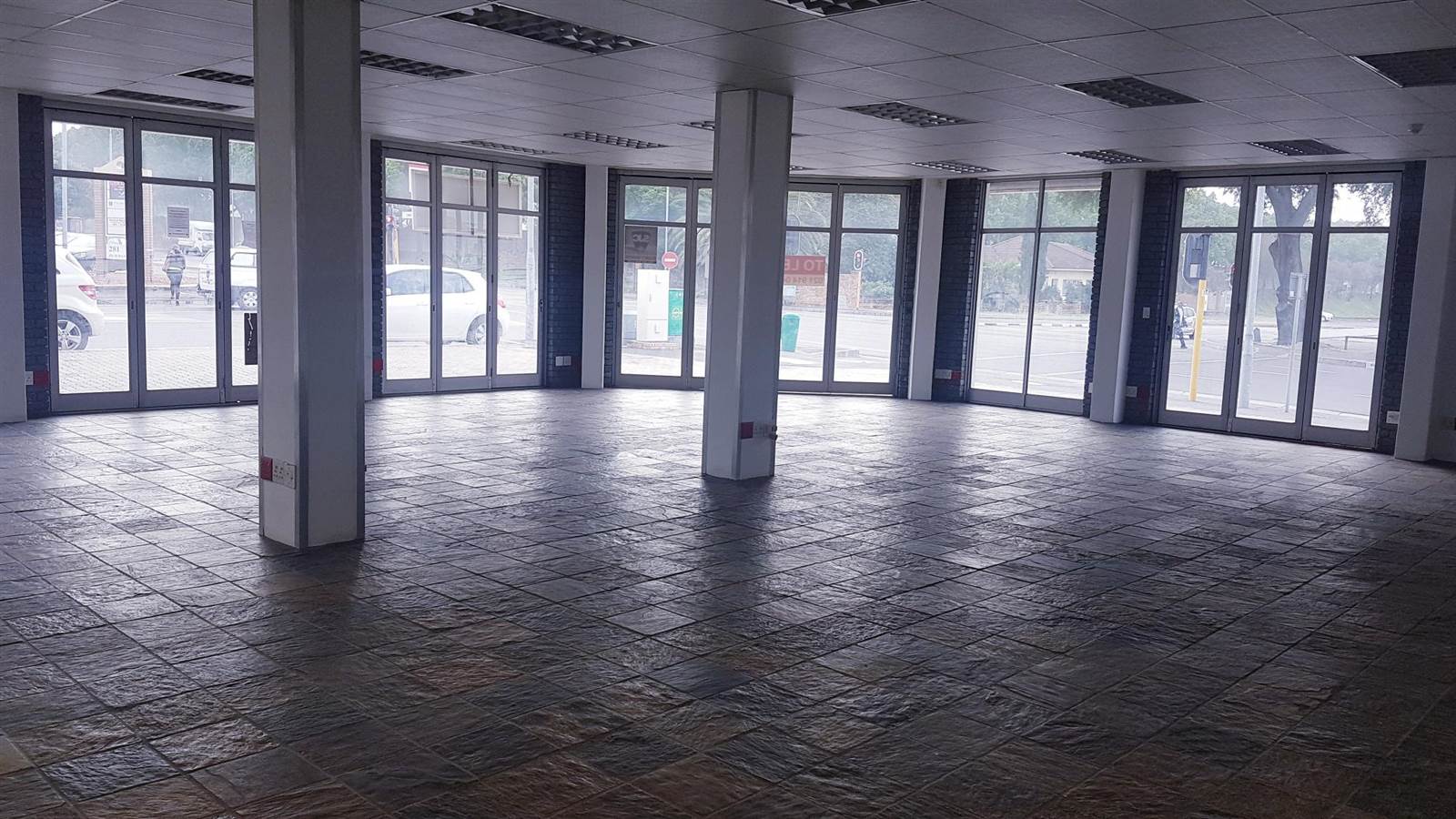 351  m² Commercial space in Bellville Central photo number 10