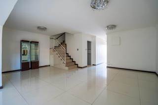 3 Bed Apartment in Overport photo number 4