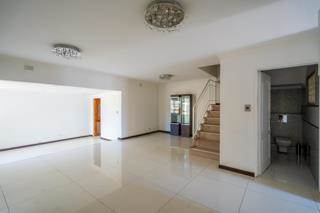 3 Bed Apartment in Overport photo number 3