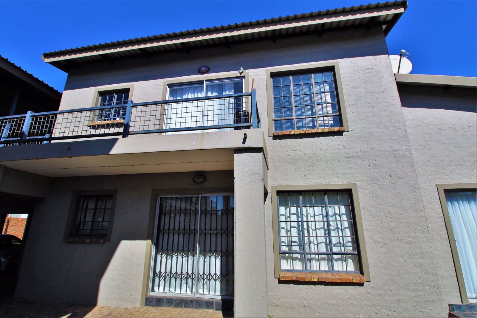 2 Bed Apartment in Witbank Central photo number 10